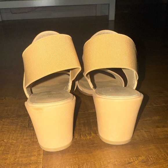 Stuart Weitzman Nude Block Heel Sandals - Picture 7 of 9